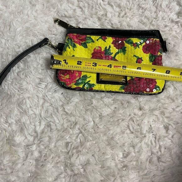 Betsey Johnson Vibrant yellow, pink & green Floral sequins Wristlet . - Picture 6 of 7